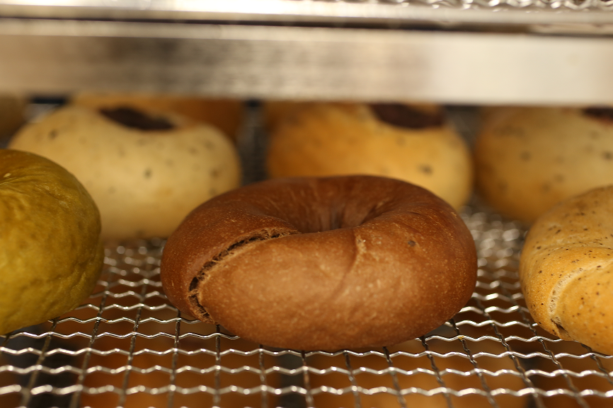 焼きあがったベーグル